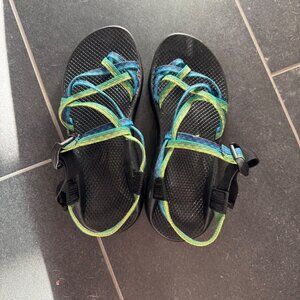 Chacos Womens Strappy Outdoor Sandals With Vibram Sole Size 9W